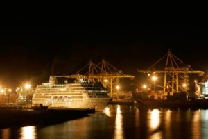 Paquebot de croisière en escale au port est - Source IPR 2009 pour la ville duPort