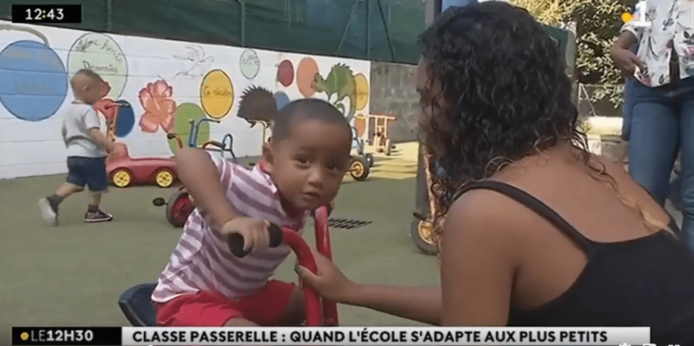 Reportage de Réunion La 1ère sur le dispositif passerelle au Port