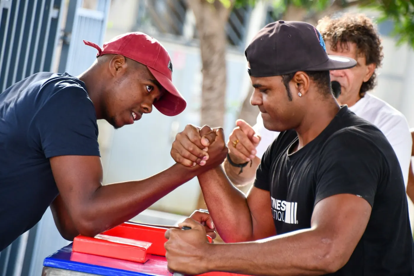 Retour en images sur le concours de bras de fer sportif