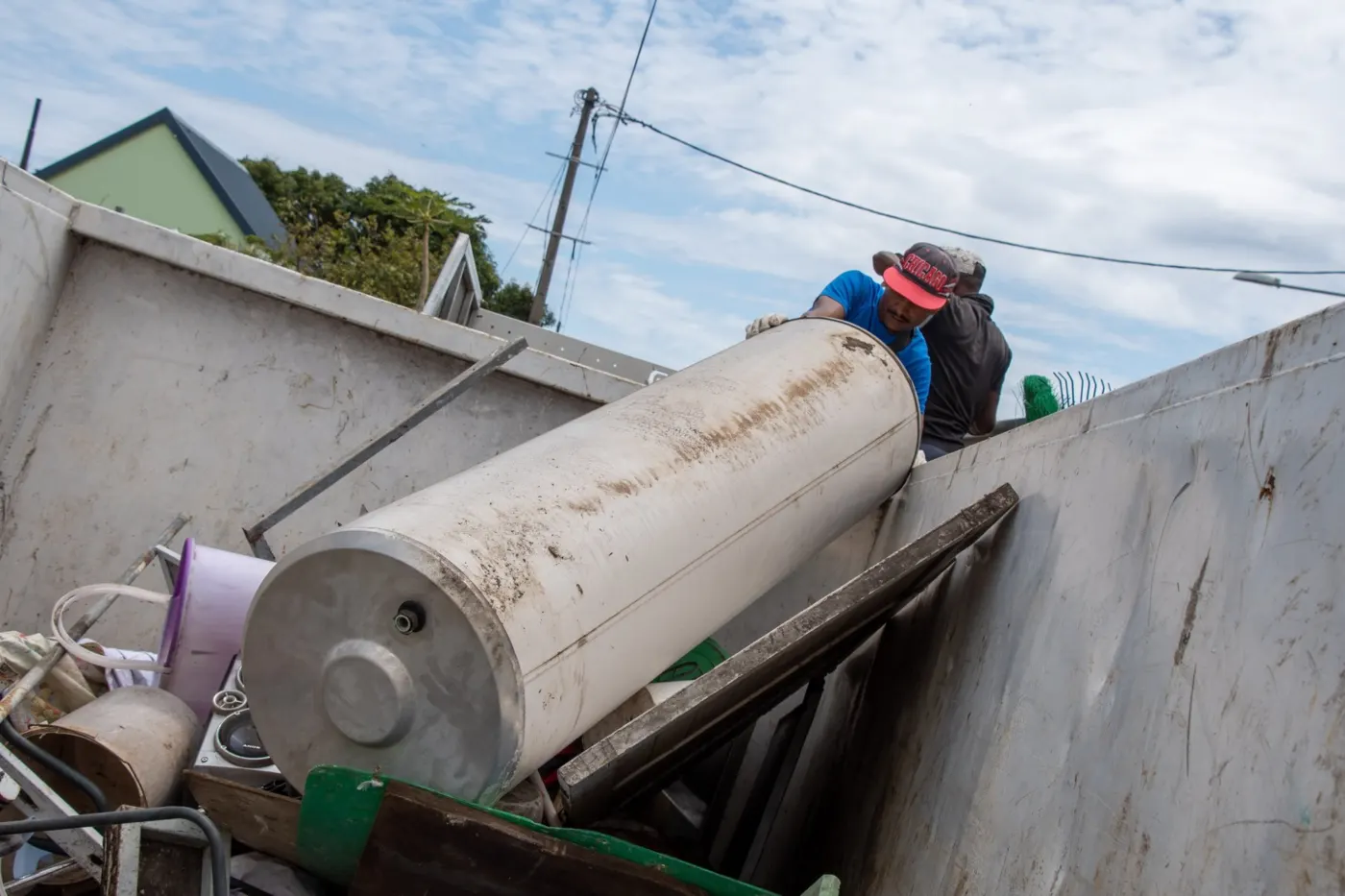 Opération « Vide fond de cour » dans le quartier Oasis