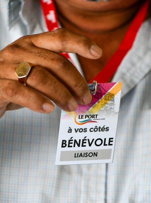 Un badge, un bénévole à votre service