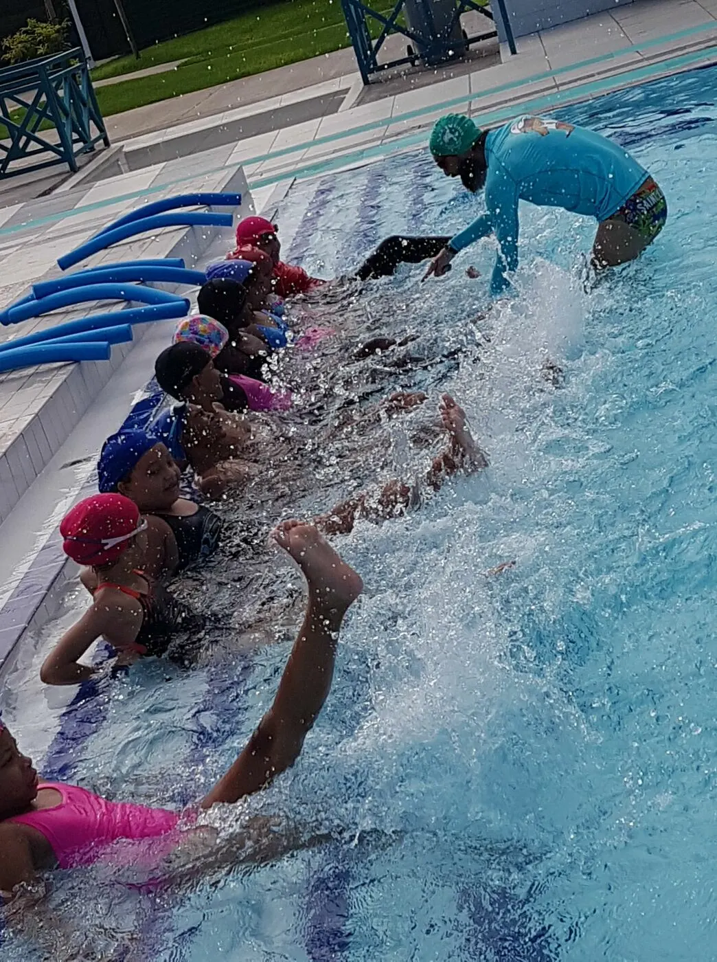 L’apprentissage de la natation se poursuit pour les marmailles du Port