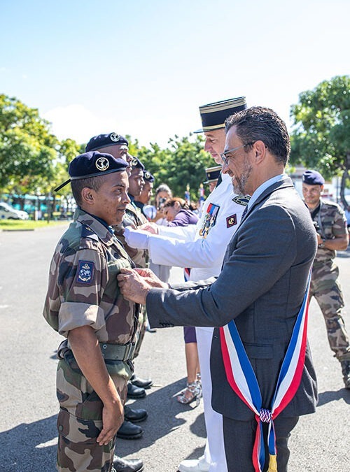 Cérémonie de présentation au drapeau