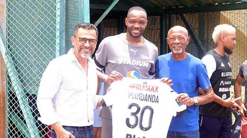 Steve Mandanda au Port pour le stage de gardiens de but