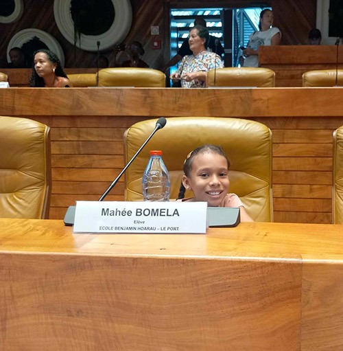 Mahée Bomela, lauréate de la dictée bilingue français-créole