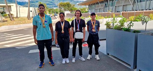 Des champions de natation brillent