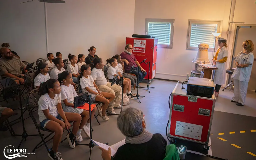 Les jeunes élus découvrent la Micro-Folie du Port