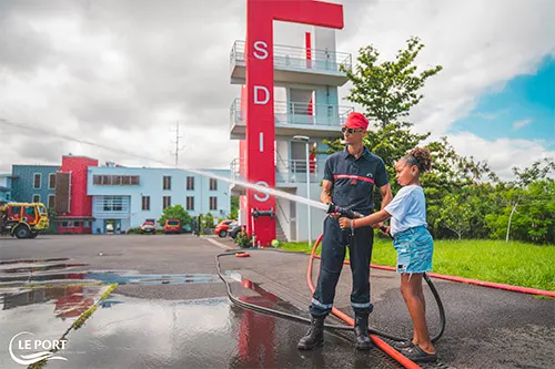 Les jeunes élus découvrent le métier de pompiers