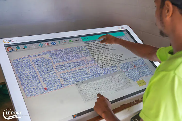 Cimetière Marin : utilisez la borne digitale pour repérer les sépultures